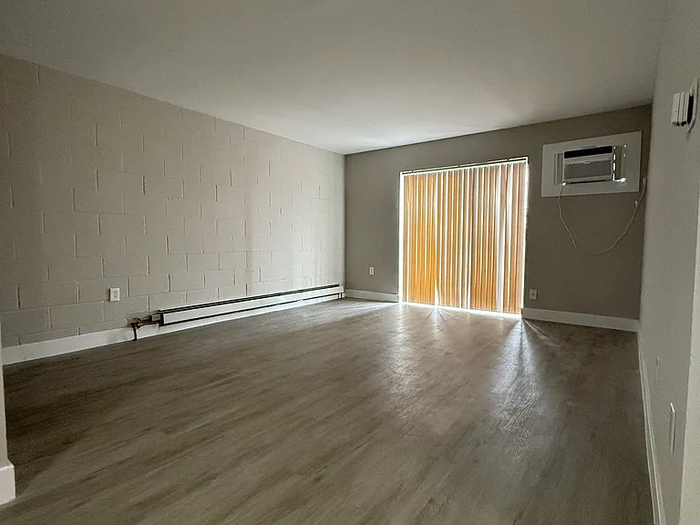 Tailwinds Apartments — Photo 9