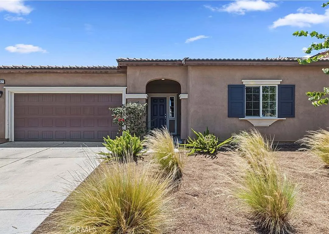 4 bed, 2313 sqft, $3,497 — Photo 2