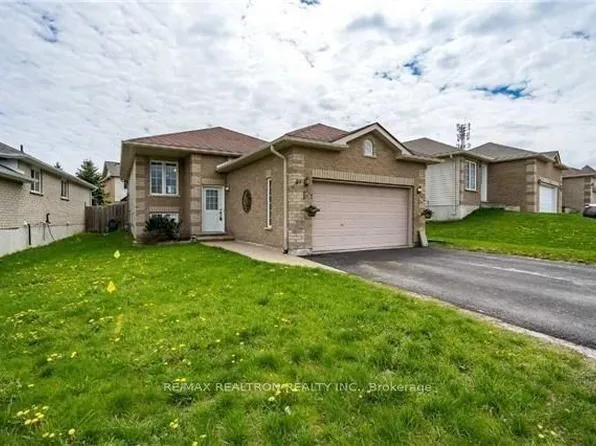 49 Hanmer St E #A, Barrie, ON L4M 6V3