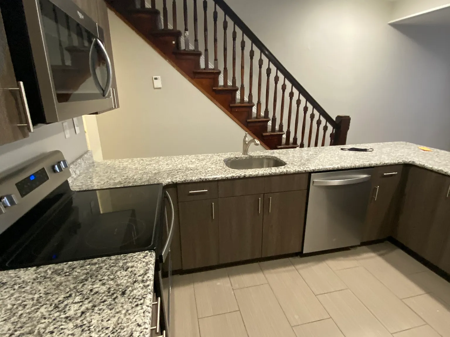 7 bed, 2266 sqft, $6,825 — Photo 4