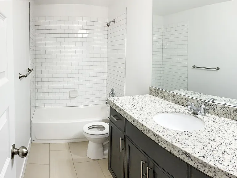 103 N 300 E — Photo 6