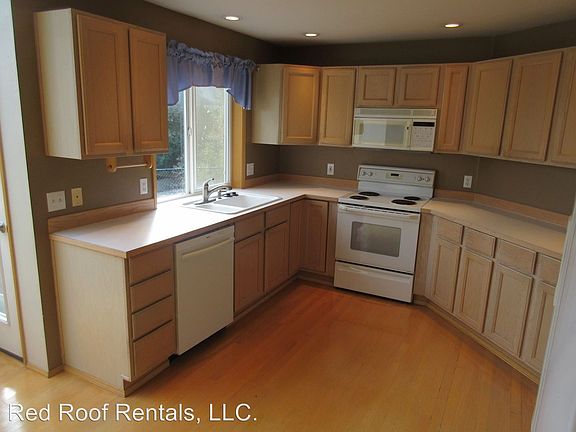 3rd image of 13701 162nd Street Ct E