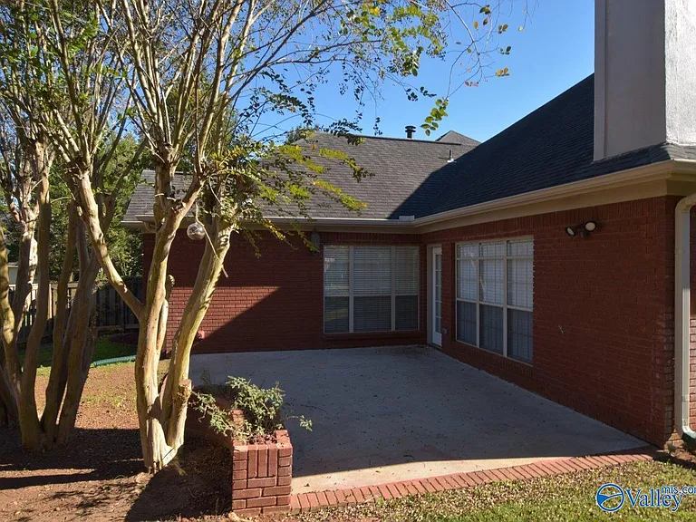 118 Canterbury Dr — Photo 24