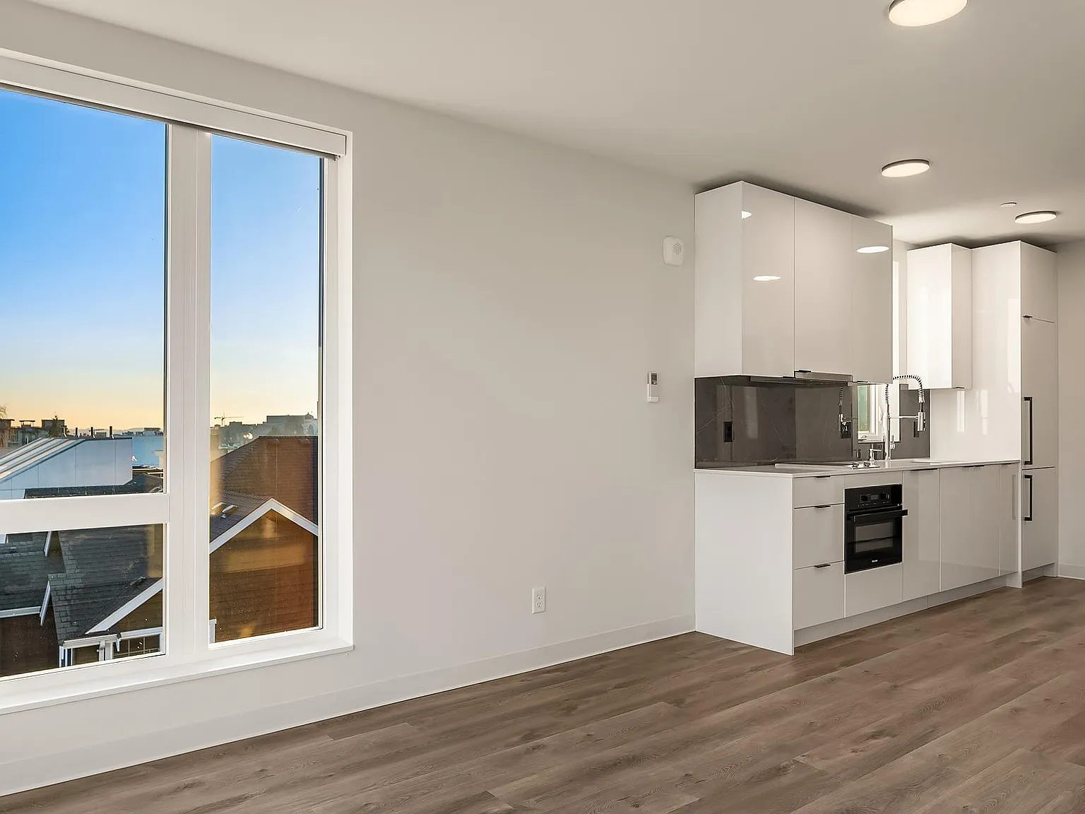 Studio, 350 sqft, $1,398 — Photo 4