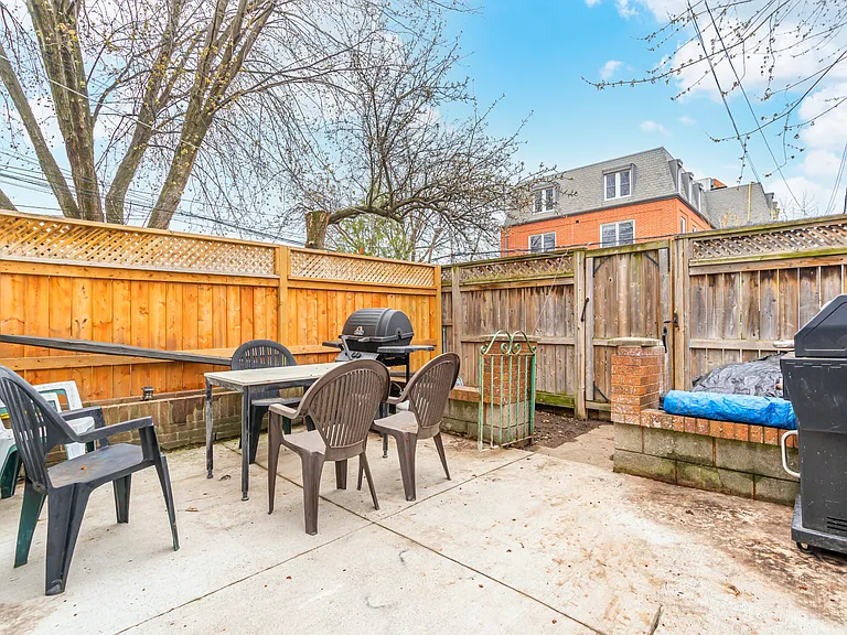 150A Palmerston Ave #A — Photo 10