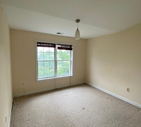 4th image of 6924 Fairfax Dr #403