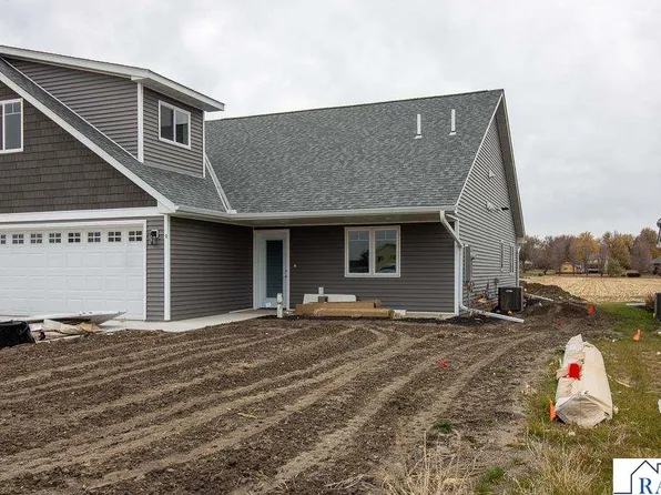 649 Luiken St #2, Lake Crystal, MN 56055