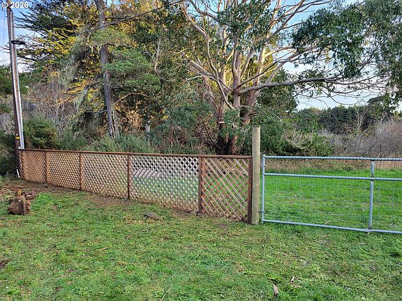 4th image of 303 13th St SW