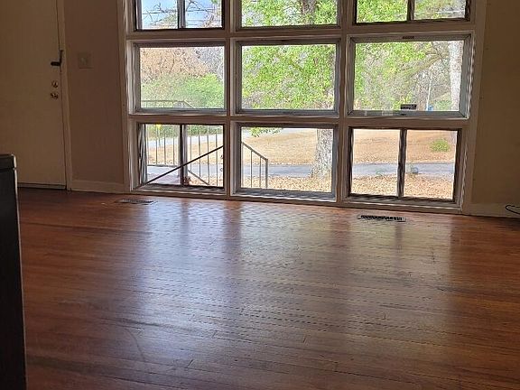 3rd image of 5504 Upshaw Dr