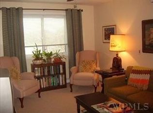 35 Walnut Ct, Fishkill, NY 12524