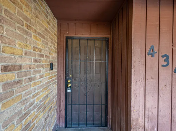 100 E Aurora Dr #434T, Laredo, TX 78041