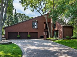 11559 Mount Curve Rd, Eden Prairie, MN 55347