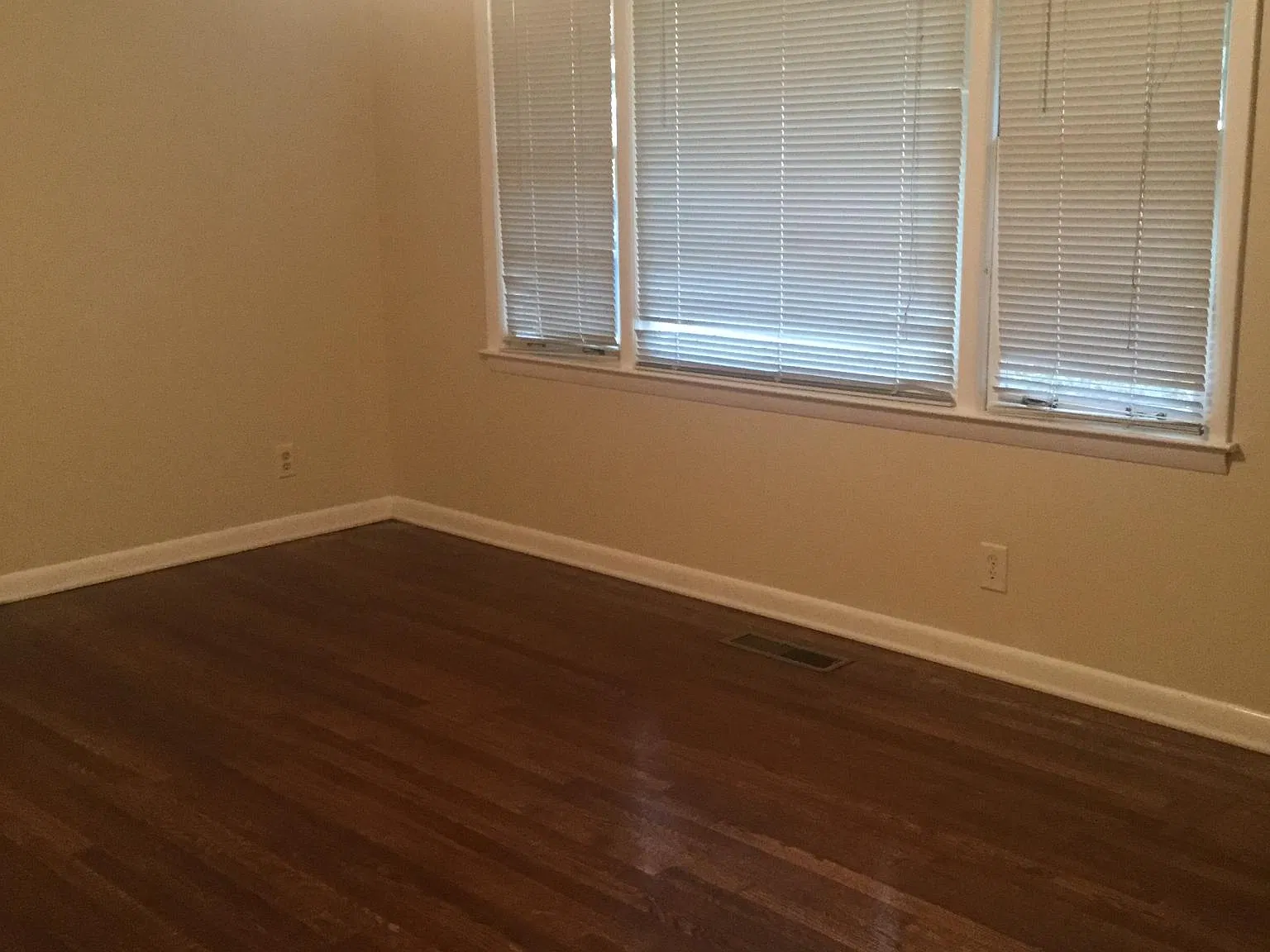 250 Dogwood Ln — Photo 4