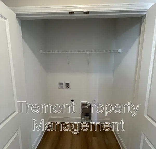 2620 E 21st St — Photo 9