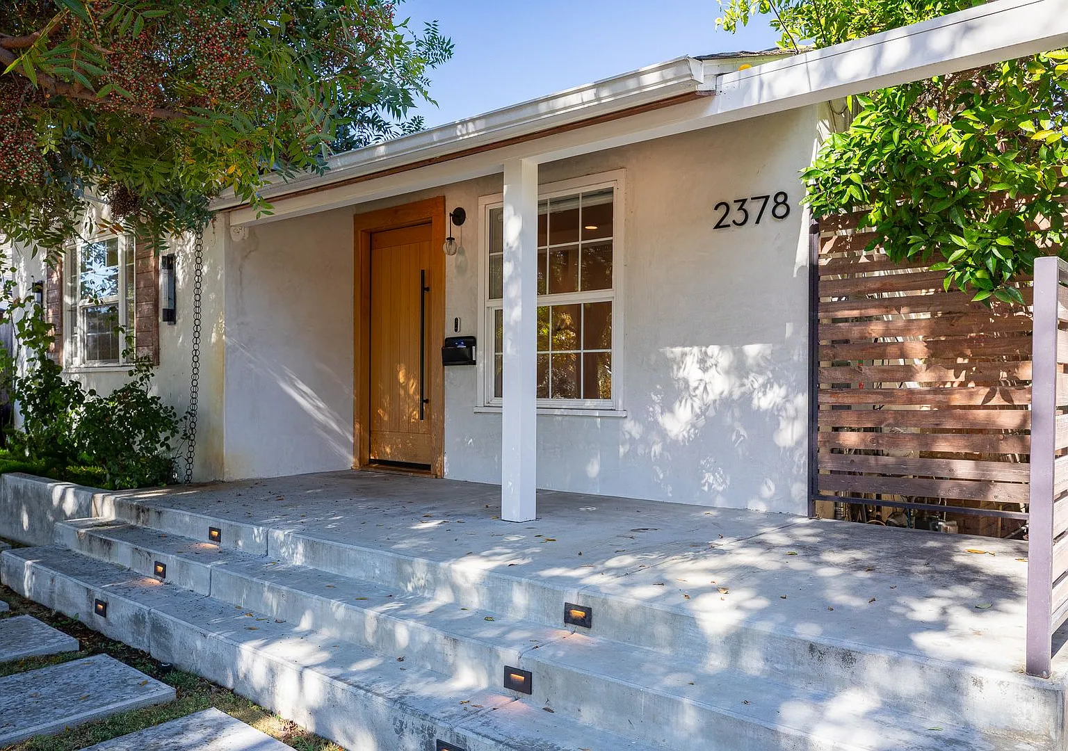 Modern 3-Bedroom Home with Private Gated Property & Beautiful Outdoor Living — Photo 1