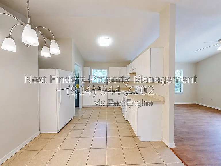 908 Helen St — Photo 7