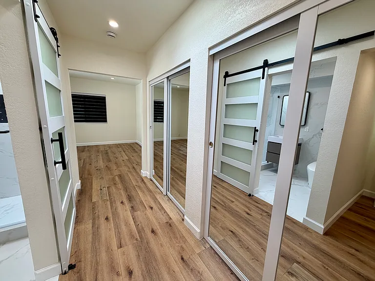 4550 Murietta Ave — Photo 21
