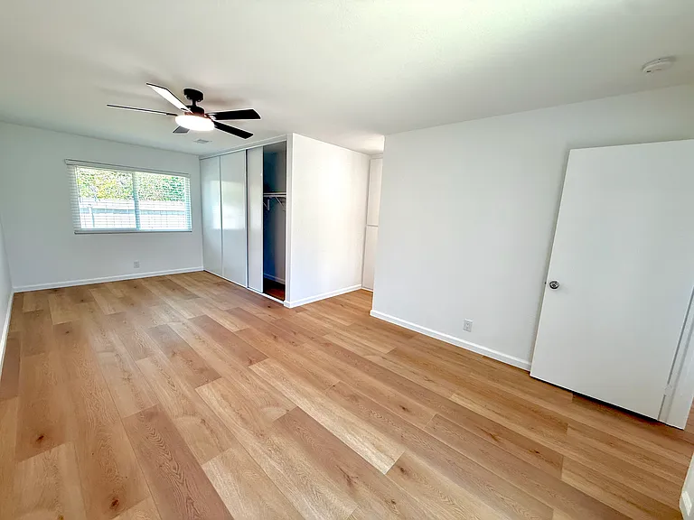 952 Pine Ave #D — Photo 9