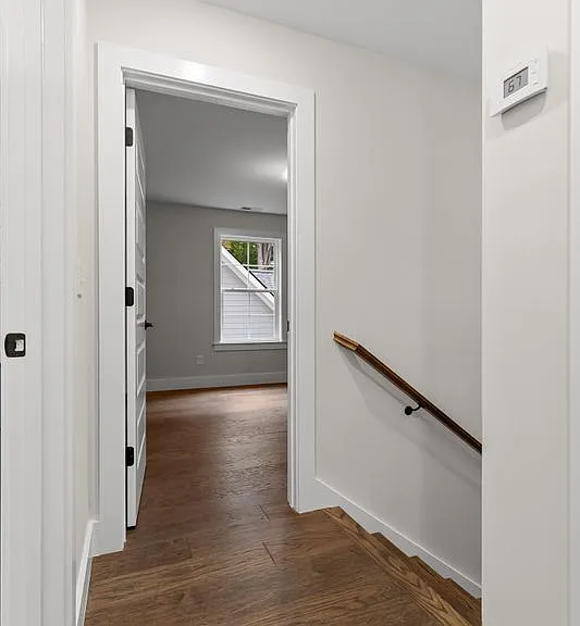 2119 Oak St — Photo 17