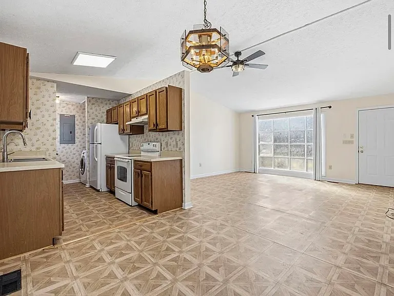 1145 Forest Dr — Photo 9
