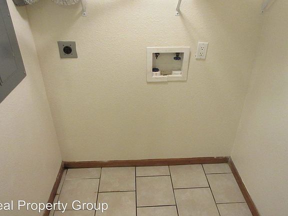 4th image of 404 Lawrence Pl #1