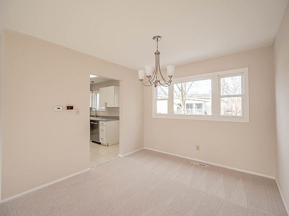 4th image of 266 Dartmoor Dr