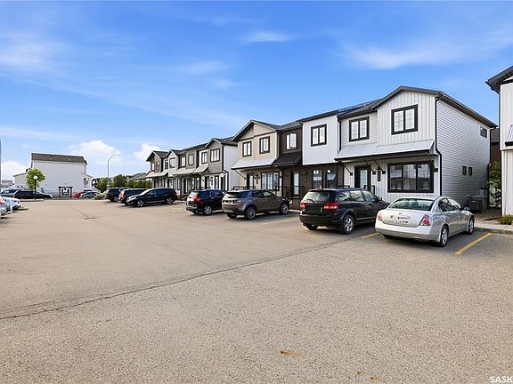 3rd image of UNIT 122-2715 Narcisse DRIVE