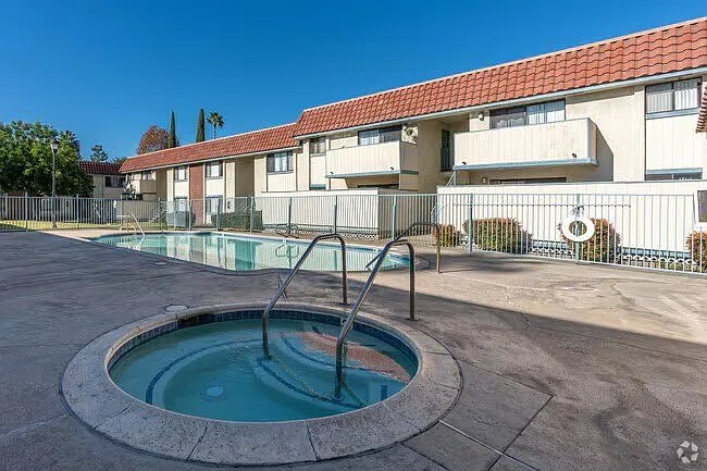 Magnolia Apartments — Photo 10