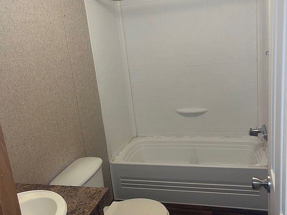 4th image of 2233 E 8th St Space 206