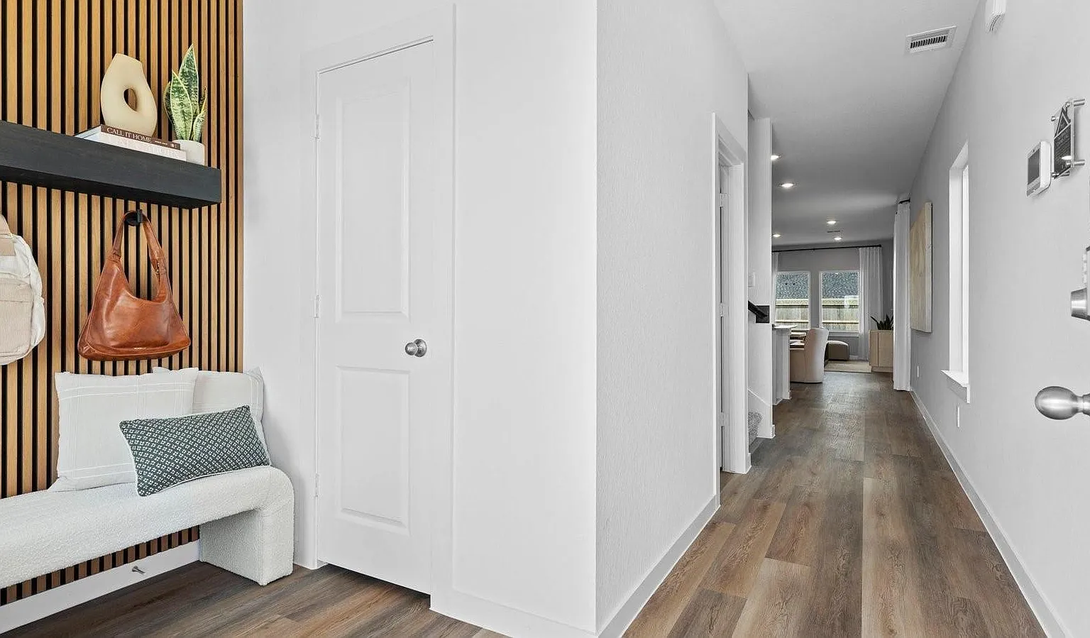4 bed, 2.5 bath, 2042 sqft, $2,450 — Photo 2