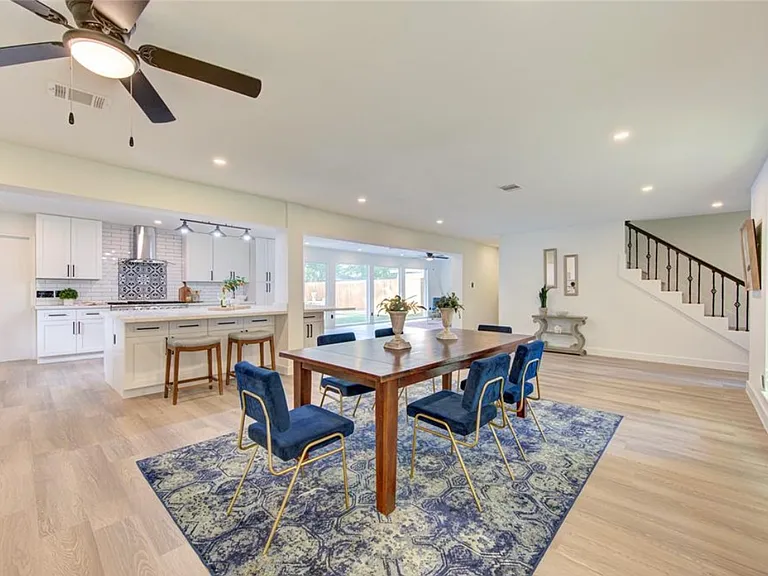 11010 Wickersham Ln — Photo 5