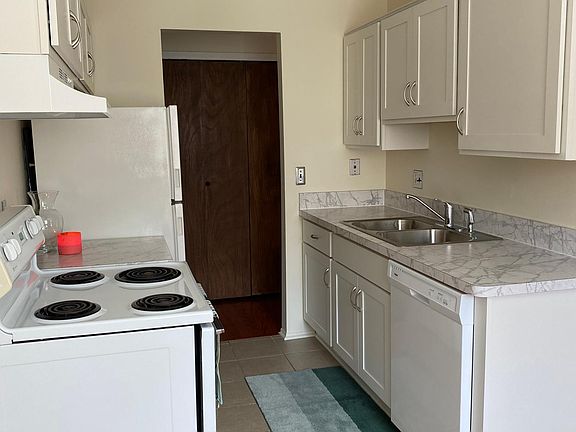 5th image of 2035 N Main St APT 202