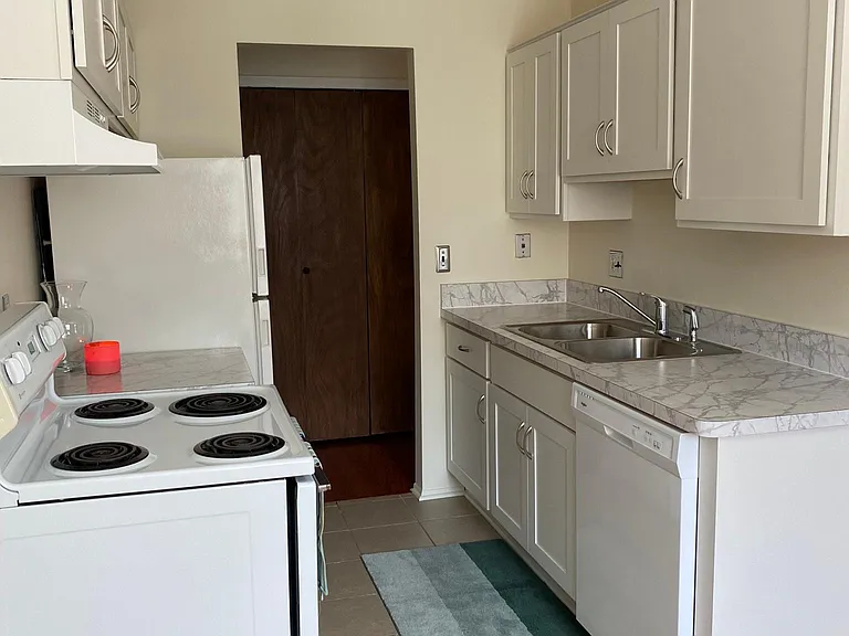 2035 N Main St #202 — Photo 5