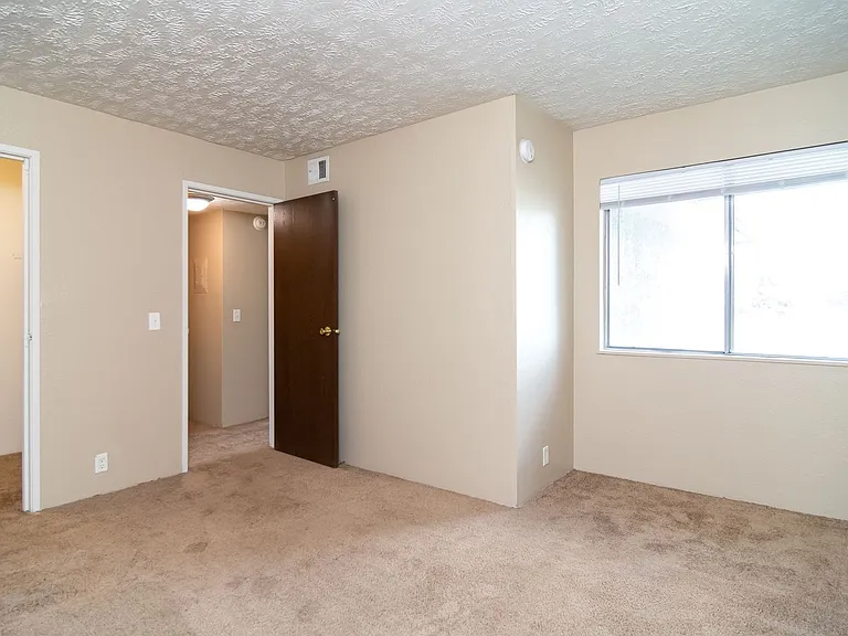 Cottonwood Apartments — Photo 15