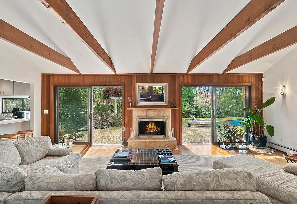 1st image of 5 Shorewood Ct