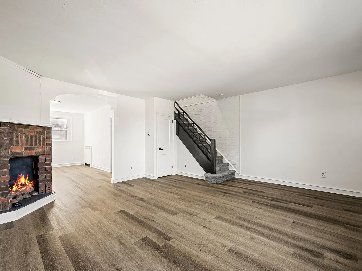 3 bed, 1.5 bath, 1224 sqft, $2,300 — Photo 4
