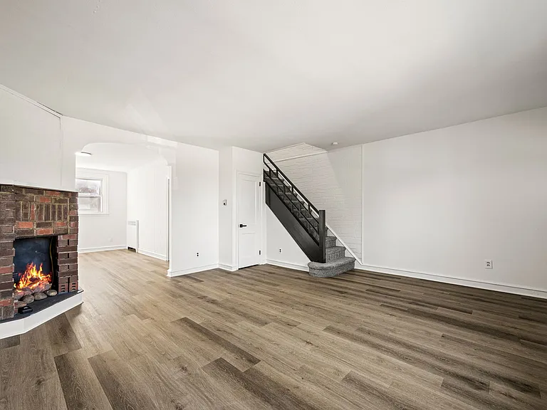 7611 Woolston Ave — Photo 4