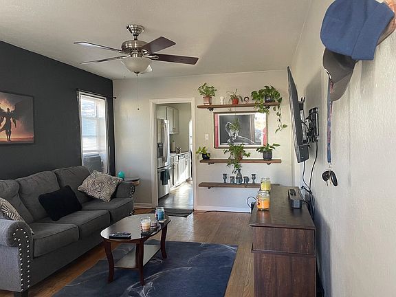 5th image of 1120 W Maple St