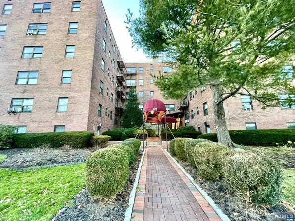 130 Orient Way APT 3M, Rutherford, NJ 07070