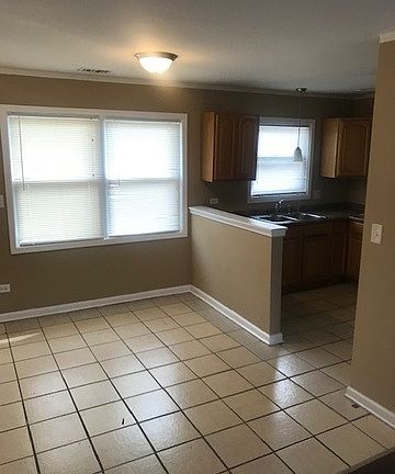 5th image of 16318 Clifton Park Ave