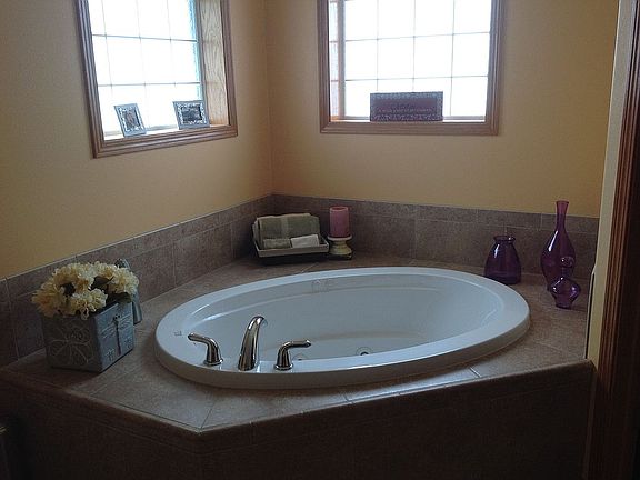 Master bath jetted tub