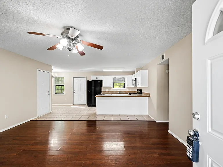 111 Jordan St — Photo 3