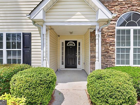 3rd image of 836 Winding Grove Ln