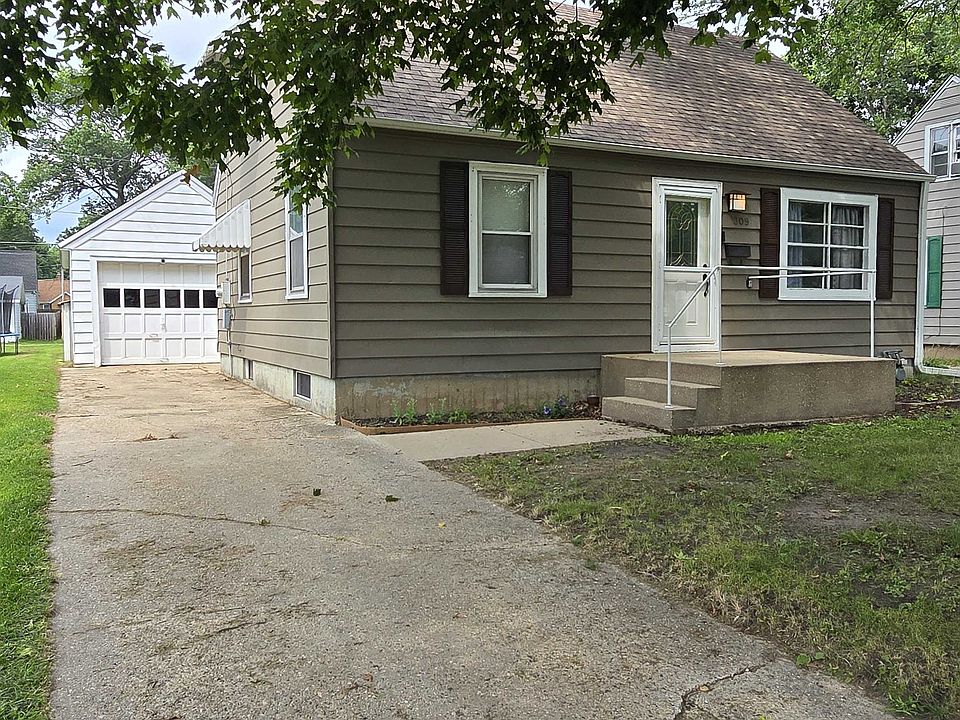 1st image of 309 E 9th St