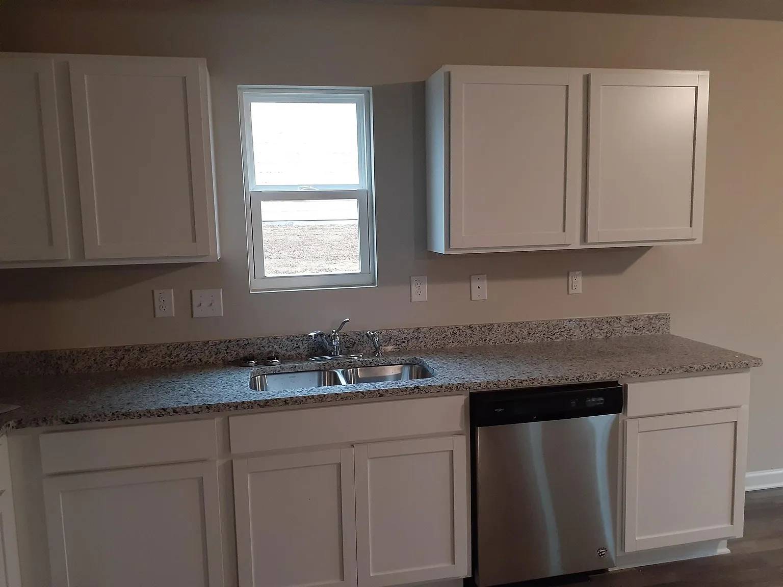 526 Canoe Dr — Photo 2
