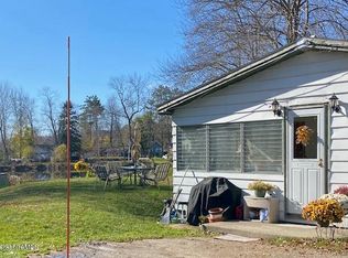 206 Shadowland Cove Rd, Cheshire, MA 01225