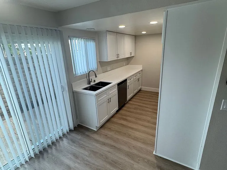 Upstairs 2 Bed 1 Bath in La Habra, Fully Renovated! 1 Car Garage Included! — Photo 20