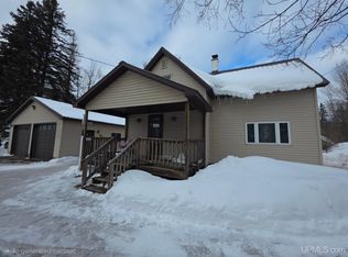 28206 9th St #3, Lake Linden, MI 49945