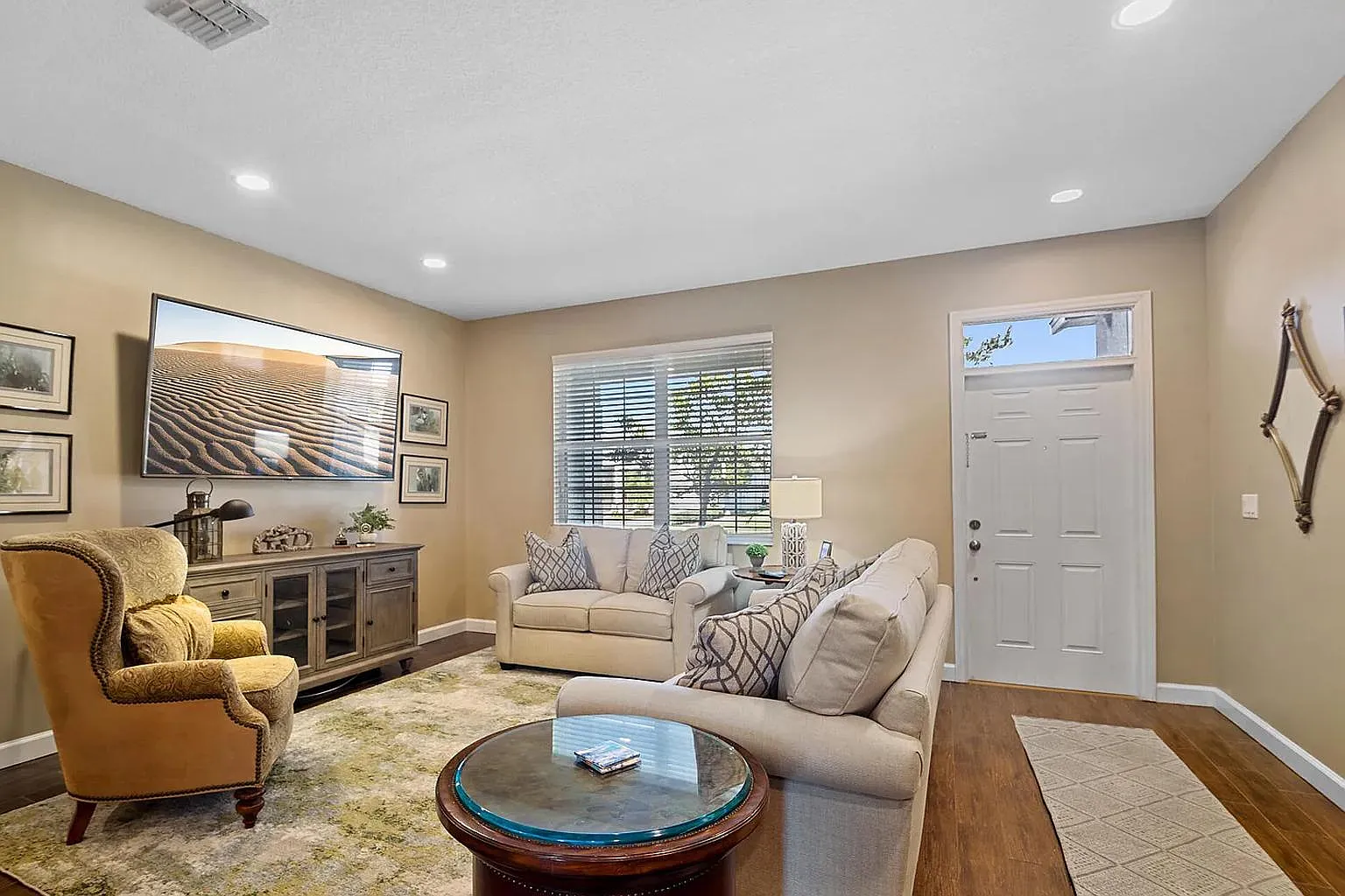 4 bed, 2413 sqft, $3,950 — Photo 3