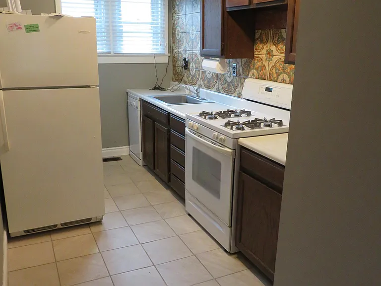 100 W Cuthbert Blvd #2 — Photo 9